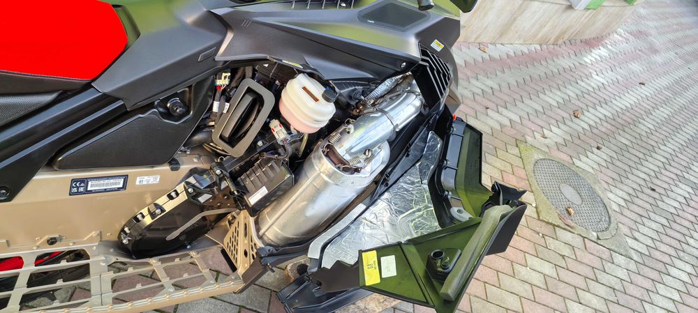 Snowmobil Ski Doo Summit X 850  Turbo  121 mile !!!