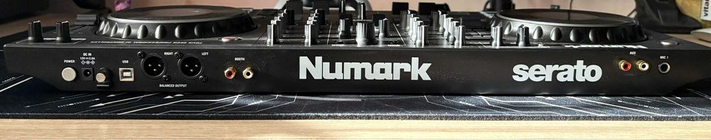 Consola Dj Numark NS4FX + Hardcase UDG