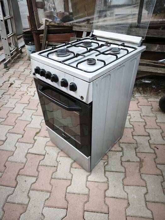 Aragaz cu 4 ochiuri și cuptor pe gaz Beko