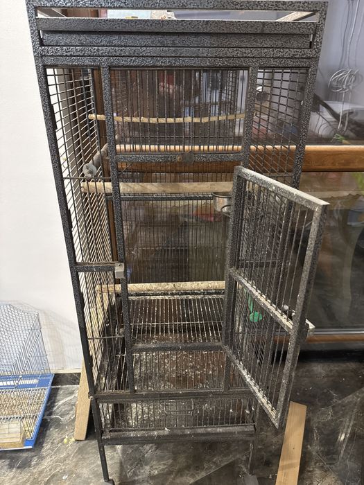 Продавам 5 бр клетки за птици