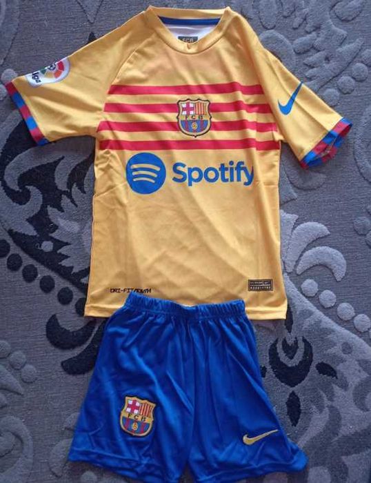 Чисто нов оригинален детски екип на Барселона - Гави