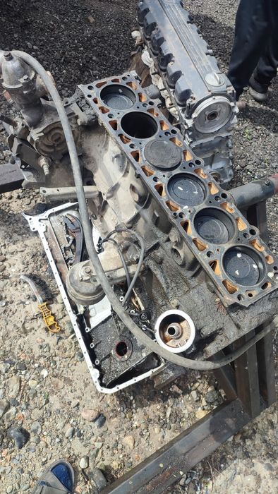 Продаётся двигатель М103 на разбор