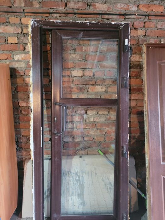 Продам пластиковое окно, дверь