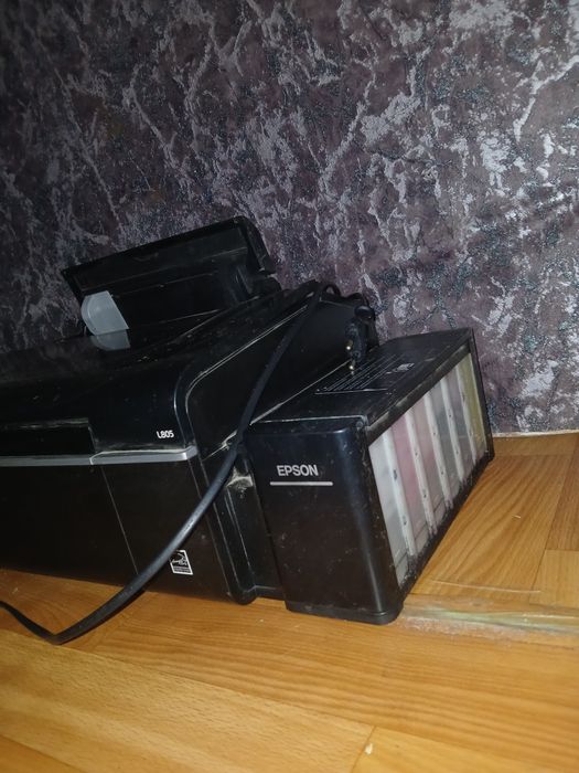 Продам  принтер Epson L805.