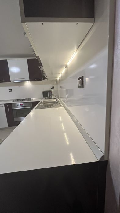 Bucatarie modulară in condiții f bune ,cu electrocasnice incorporate