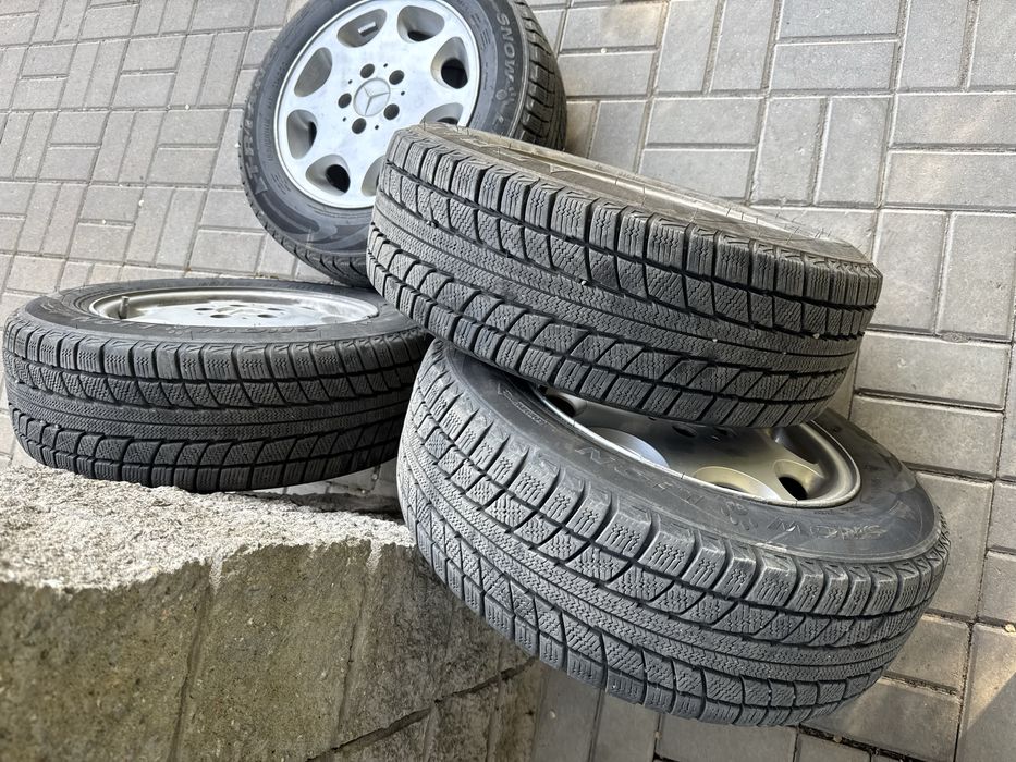 Продам диски с резиной на мерседес
