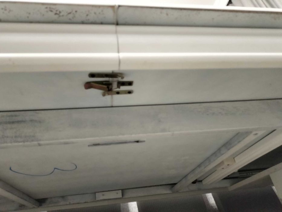 Стол для гостинной