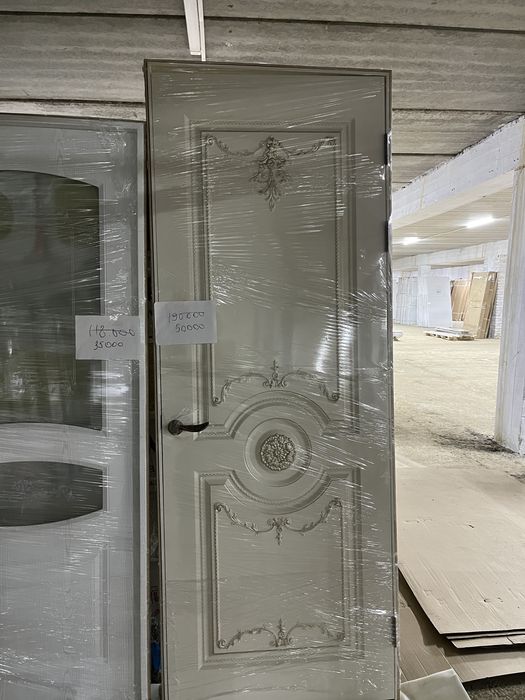 Б/у двери с витрины