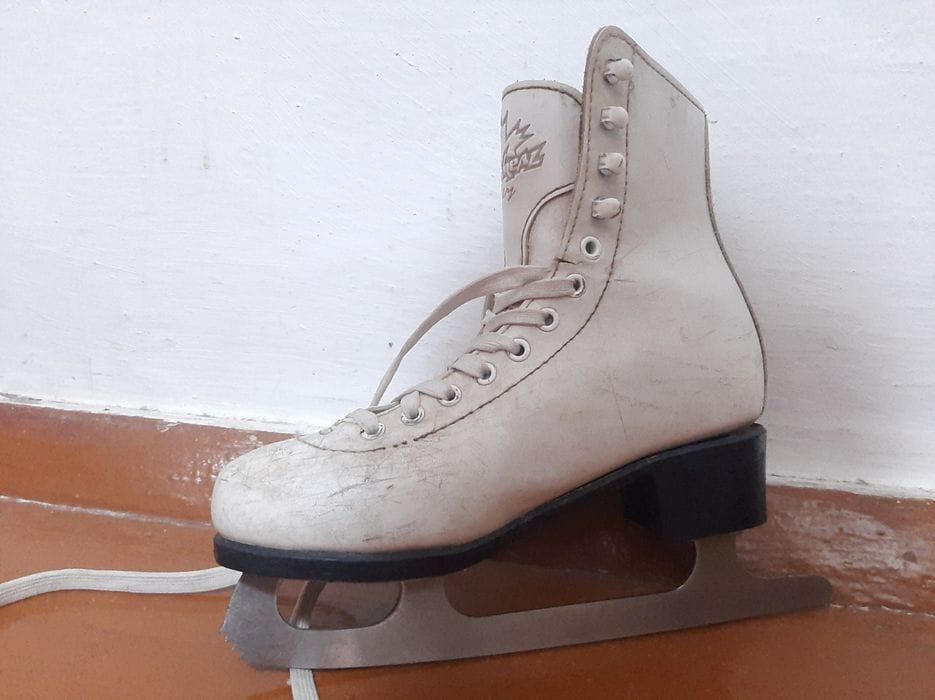 Продам коньки 33 размер