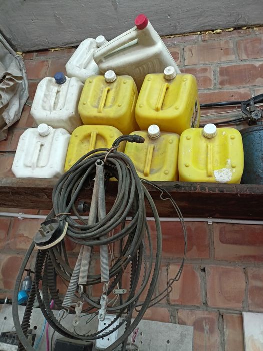 Продам канистры 10л