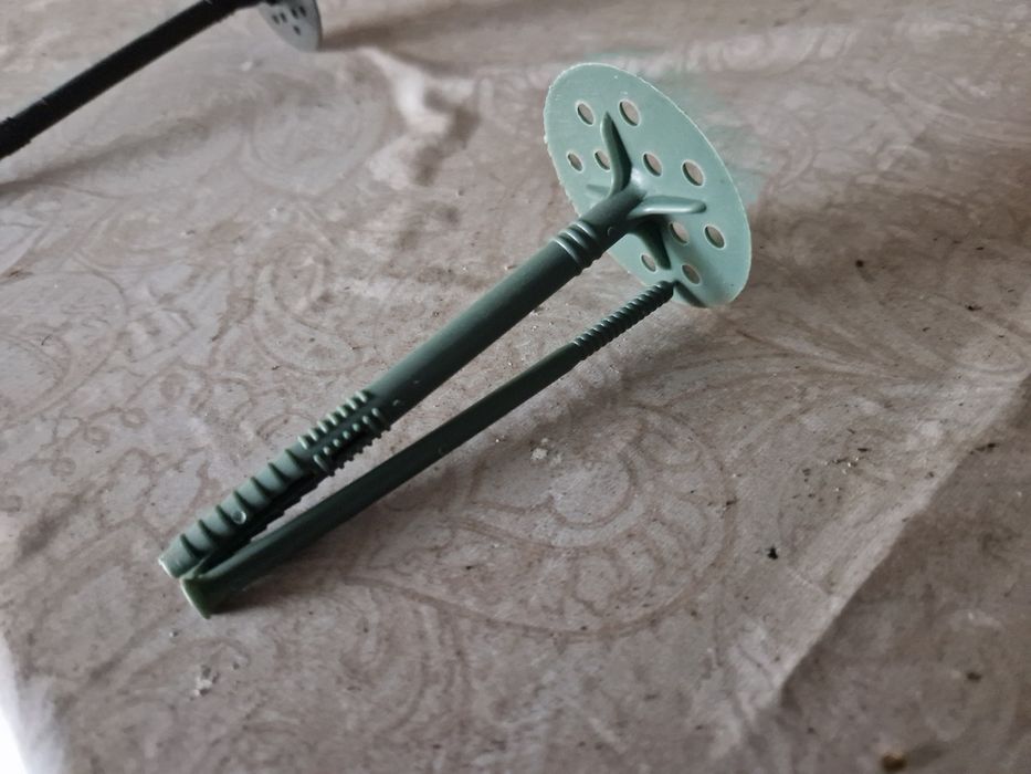 Пластиковый дюбель (зонтик)