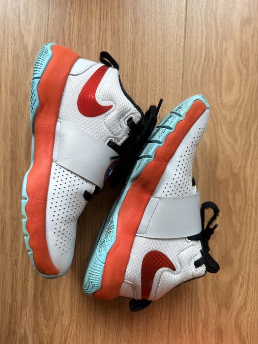 Nike Team Hustle nr. 37,5
