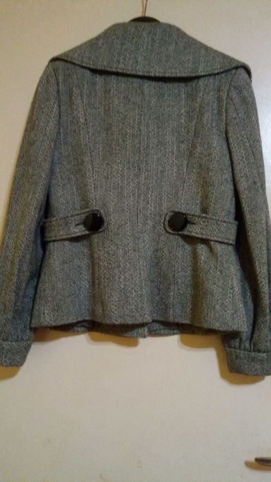 Късо дамско палто