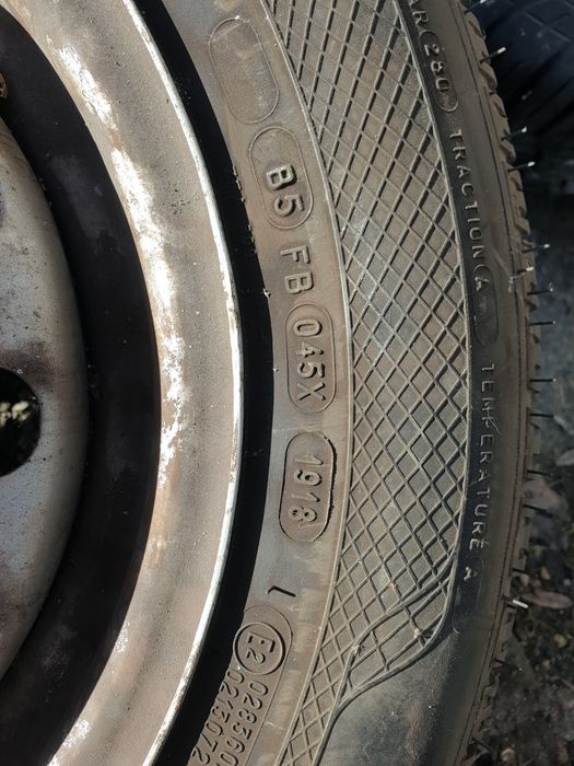 4 броя гуми с джанти 4х100 175/70/13 Kleber Viaxer и Pirelli Cinturato