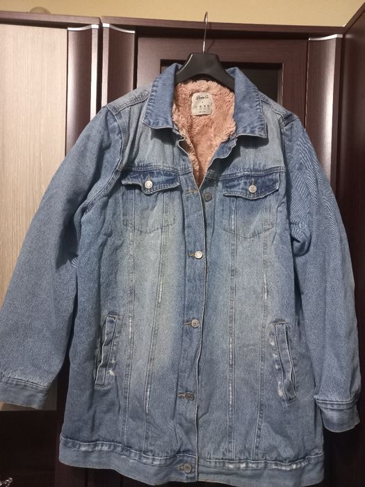 Jacheta de blugi îmblănita , foarte călduroasă și modernă. .