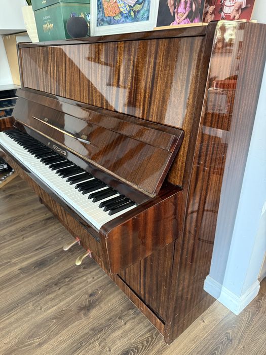 Pianina clasica in stare buna