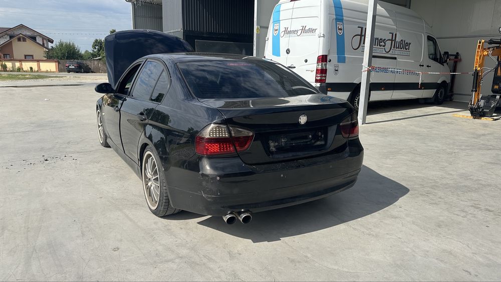 Dezmembrez bmw 320i e90