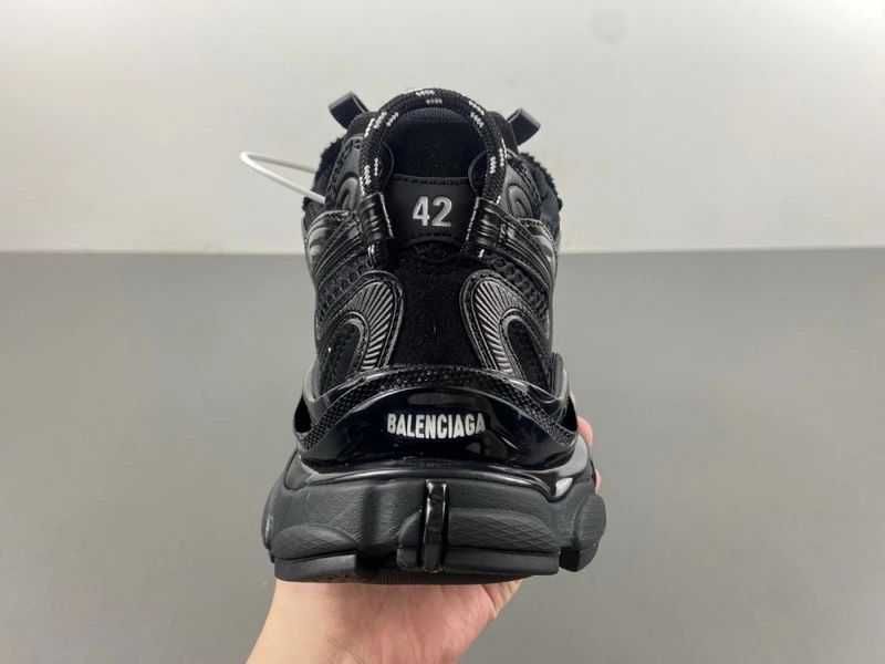 Balenciaga 7.5 - Black