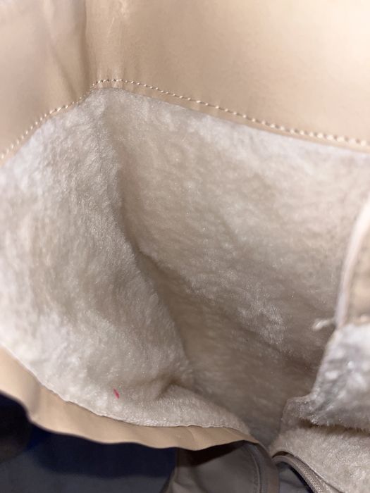 Vand cizme lungi lăcuite si imblănite