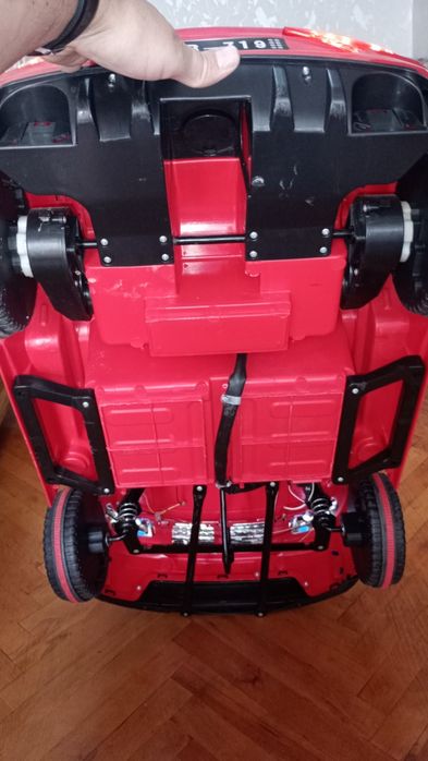 Детска кола / с дистанционно за родител