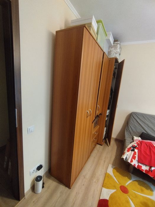 Vând  3 corpuri de dulap marca Lems