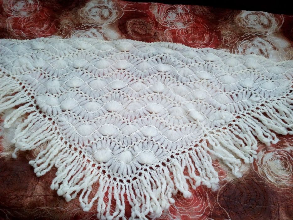 Шал ръчно плетиво