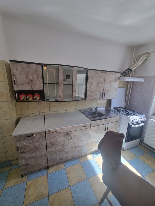 Închiriez apartament