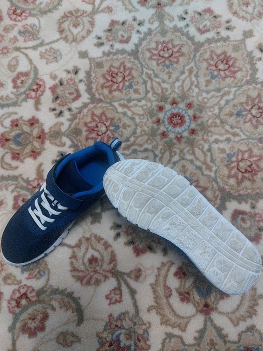 Papuci sport, mărimea 38, bleumarin cu alb