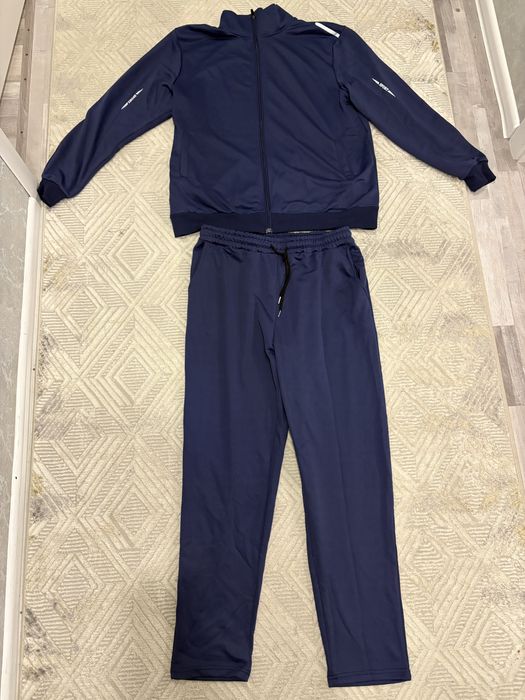 Продам спортивный костюм