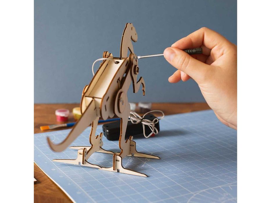 Динозавър с Дистанционно за сглобяване и оцветяване Работилница