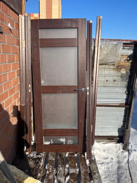 Двери межкомнатные б/у, недорого продам.