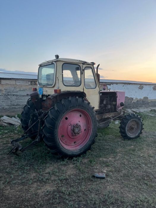 Продам трактор !!!