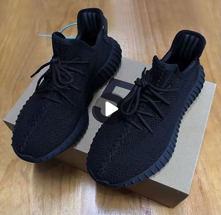 Кросовки Yeezy Boost в наличии