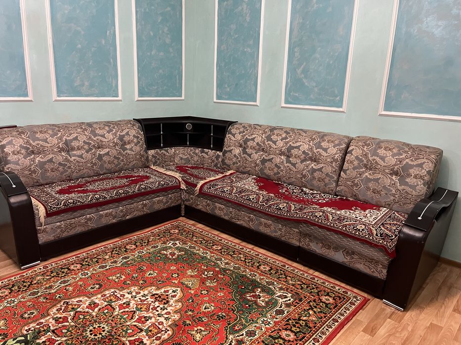 Продам диван  срочно