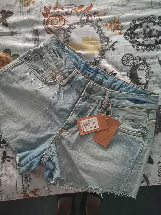 Дамски дънкови къси гащи