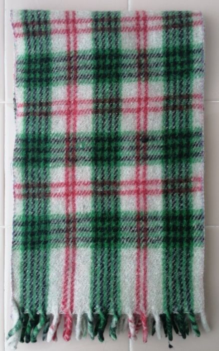 Зимен вълнен шал от чужбина ( истинска вълна )