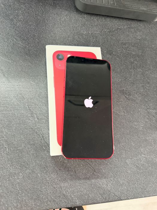 Телефон iPhone 13
