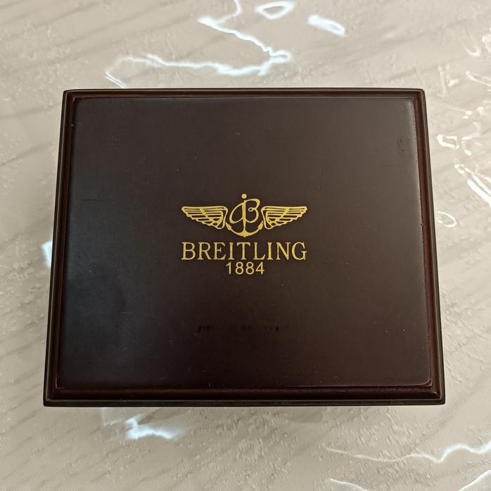 Breitling mixanichiski Shivitsar soati Angliyadan keltirilgan.