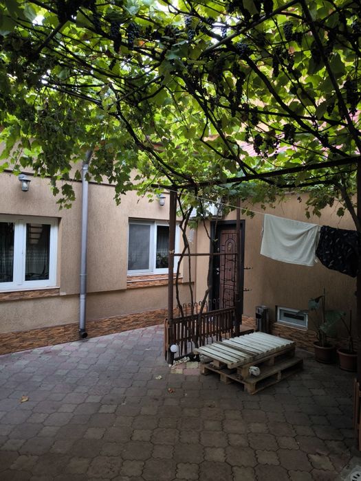 Vind casa curte zona Bucureștii Noi.