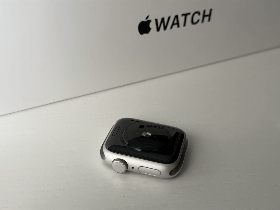 Продам apple watch SE 2
