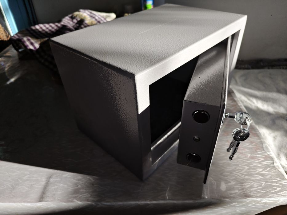 Сейф металлический Новый