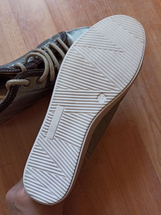 Adidași noi mărimea 37