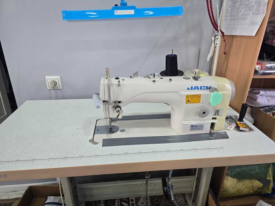 Швейная машинка JACK