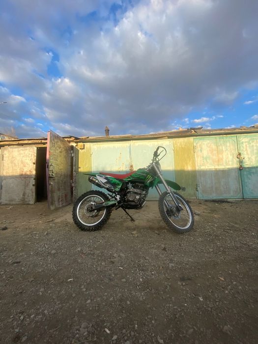 Продам мотоцикл эндуро 250куб