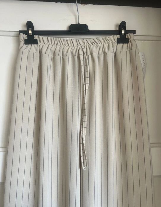 Set cămașă + pantalon beije deschis nou