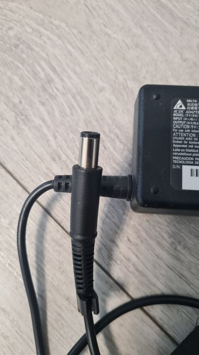 Incarcator HP și Delta Electronics