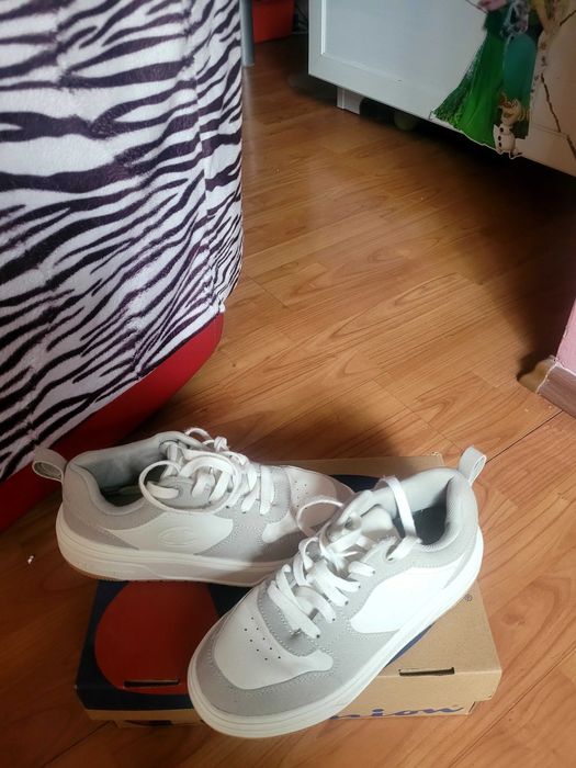 Adidasi unisex Champion marimea 36