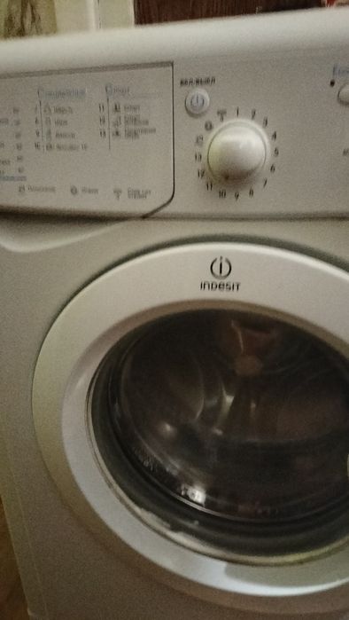 Продам стиральную машину Indesit