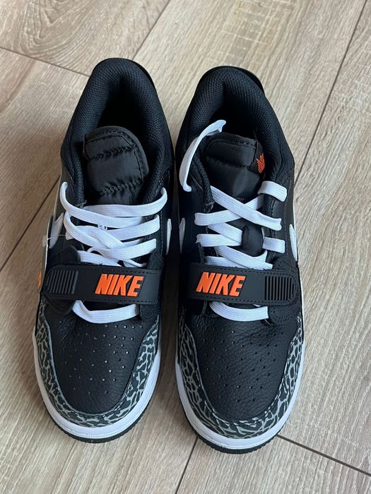 Ноаые кроссовки Nike air jordan