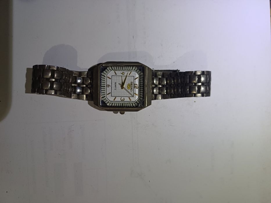 Продам монеты и часы